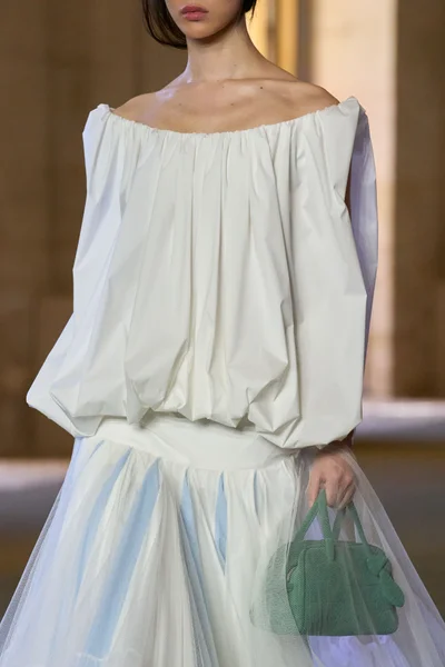 Look 28